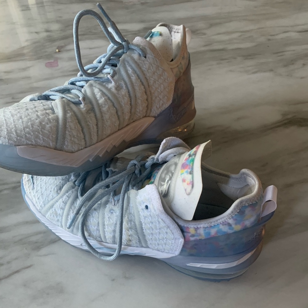 Nike LeBron 18 Women’s size 6 Basketball shoe
